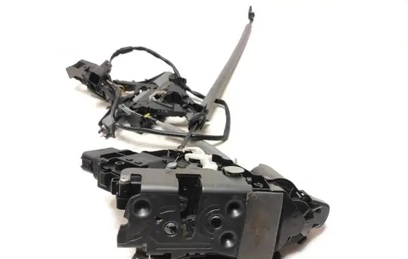 Volvo XC60 Front door lock 30799305