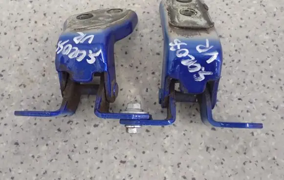 Suzuki SX4 S-Cross Front door hinge set 