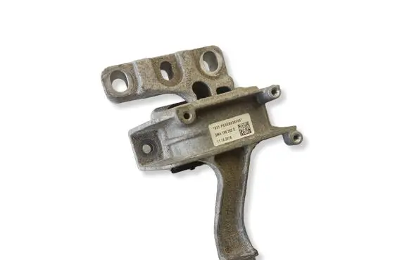 Volkswagen Golf VII Engine mount bracket 5WA199262D 11102019