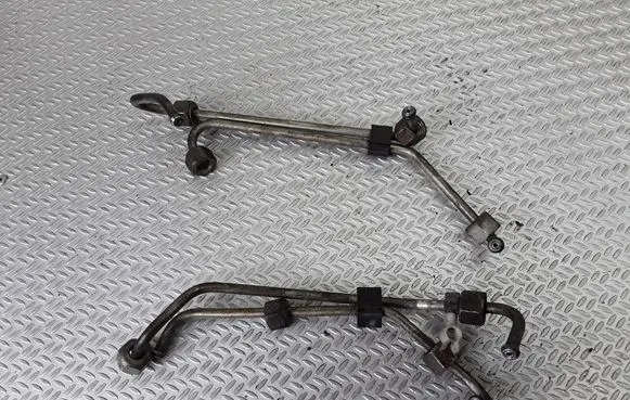 Fuel injector supply line/pipe