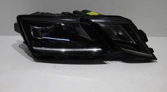 Skoda Octavia Mk3 (5E) Headlight/headlamp 030110423207 5E1941016E LE15A6369