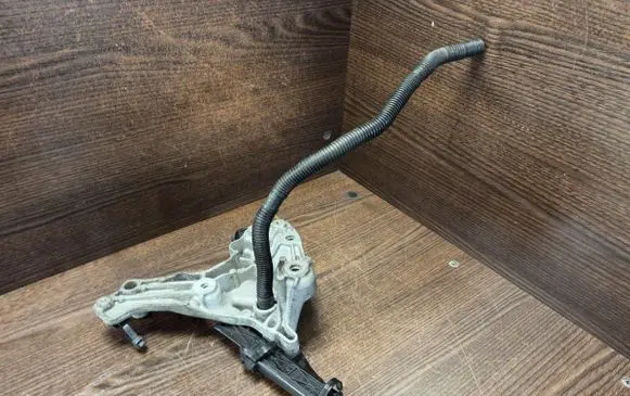 Engine mount bracket