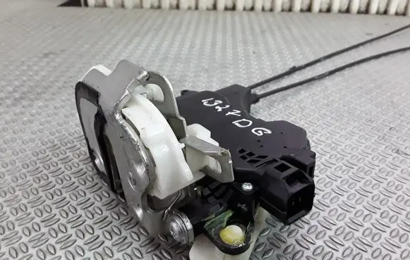 Mitsubishi Lancer X Rear door lock