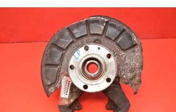 Skoda Octavia Mk2 (1Z) Front wheel hub spindle knuckle