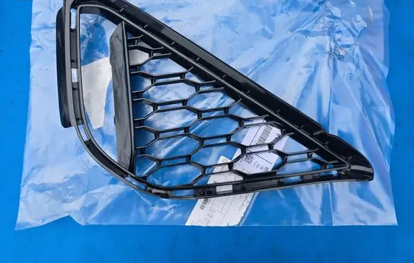 BMW X2 F39 Front bumper lower grill 8069098
