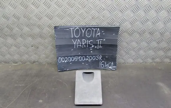 Toyota Yaris Glove box 0D070