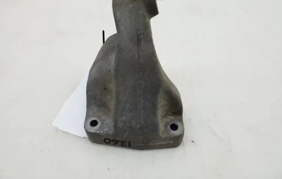 Mercedes-Benz CLS C219 Engine mounting bracket A6422230004