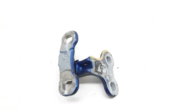 Volvo V50 Front door lower hinge 30715357