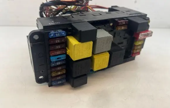 Mercedes-Benz C W203 Fuse box set 2035453001
