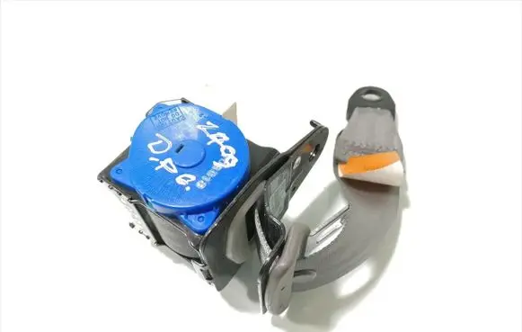 Lexus IS 200-300 Rear seatbelt