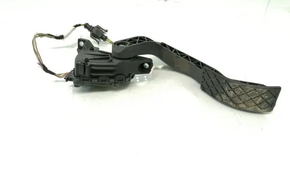 Volkswagen PASSAT B5 Accelerator throttle pedal 8D1721523 6PV00777007 8D0971657E