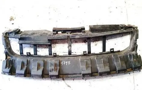 Volkswagen PASSAT B5 Front bumper mounting bracket 3b0807231