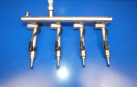 Volvo XC90 Fuel main line pipe 31303496 100617 15327