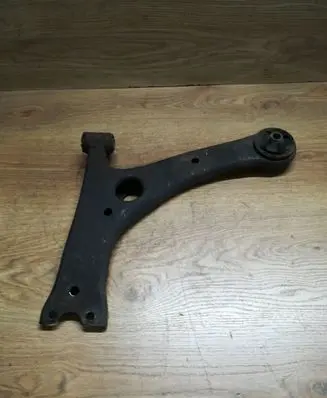 Toyota Avensis T250 Front lower control arm/wishbone