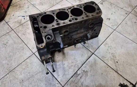 Mercedes-Benz 200 300 W123 Engine block 