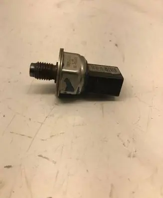 Audi A6 S6 C6 4F Fuel pressure sensor 55PP0901 0612756065
