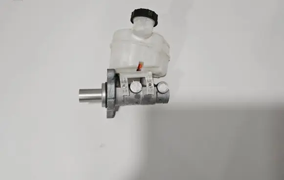 Master brake cylinder
