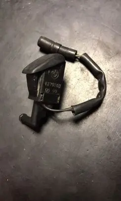 BMW 5 E34 Windshield washer spray nozzle 1379203