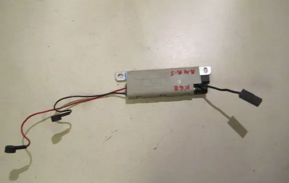 Audi A4 S4 B5 8D Aerial antenna amplifier 8D5035225B