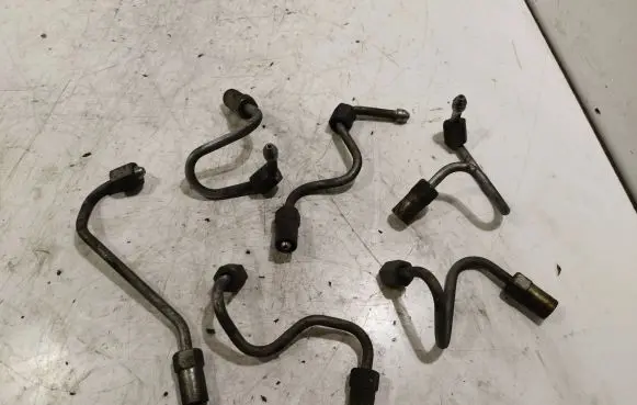 Mazda 6 Fuel injector supply line/pipe 