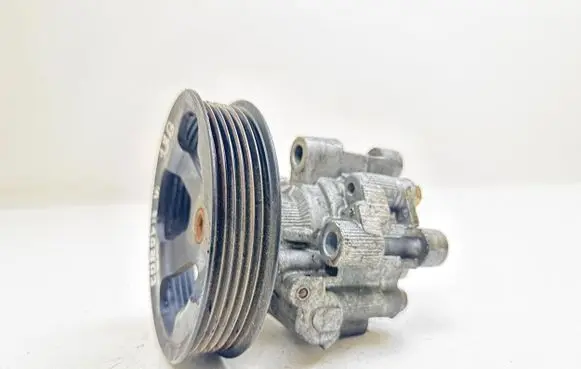 Toyota Corolla Verso AR10 Power steering pump