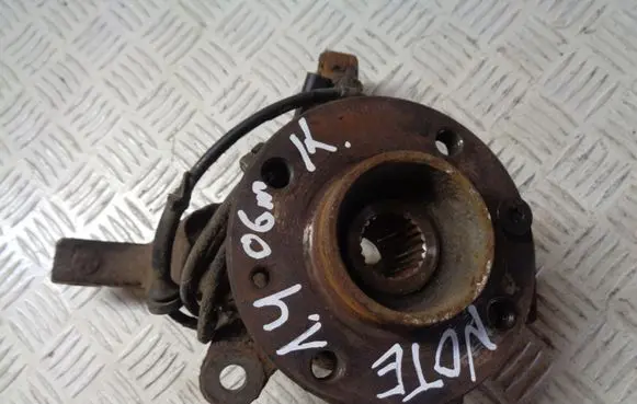 Nissan Note (E11) Front wheel hub