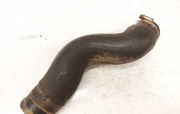 Opel Zafira B Intercooler hose/pipe 55557037