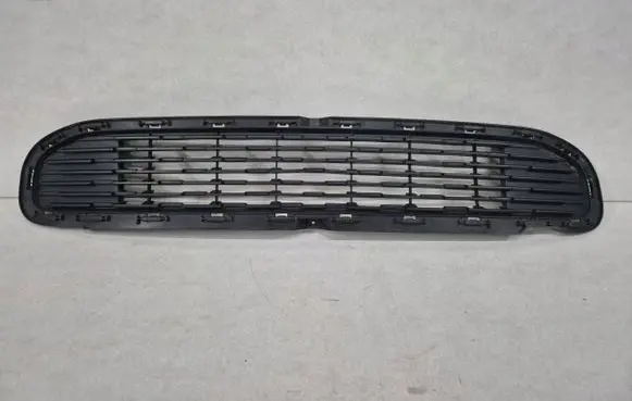 Renault Twingo III Front bumper lower grill 622546033R