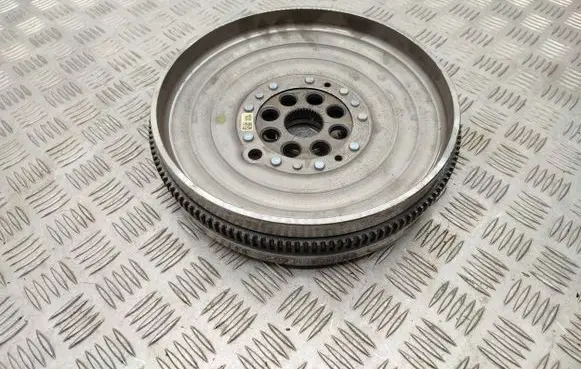 Mercedes-Benz B W246 W242 Flywheel A2700300305