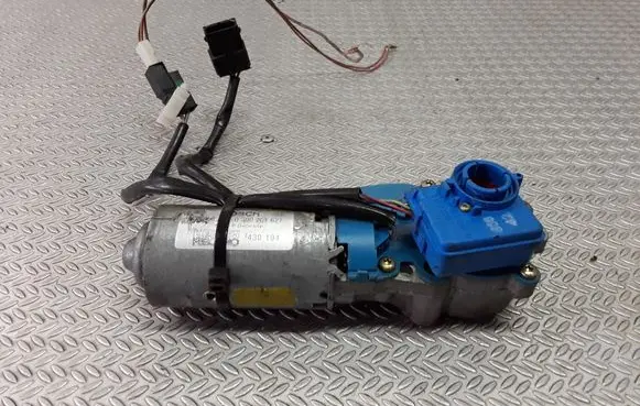 Audi A8 S8 D2 4D Seat adjustment motor 0390201627