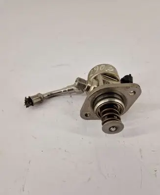 Ford Kuga I Fuel injection high pressure pump DS7G9D376DC