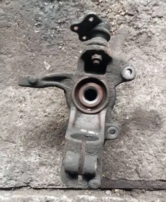 Front wheel hub