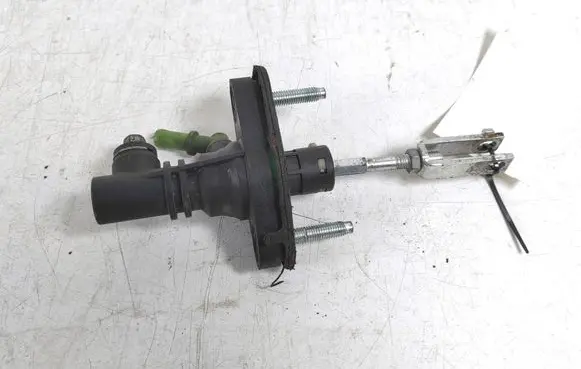 Toyota Avensis T270 Clutch master cylinder 31420-02051