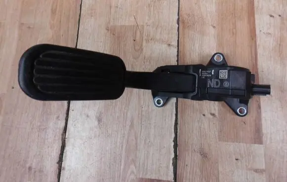 Toyota C-HR I Accelerator throttle pedal 78110F4021
