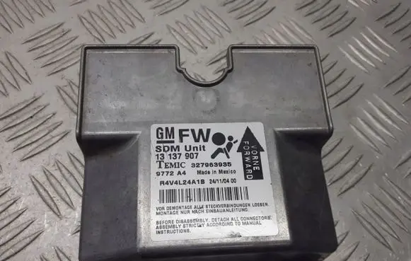 Opel Zafira B Airbag control unit/module 13137907