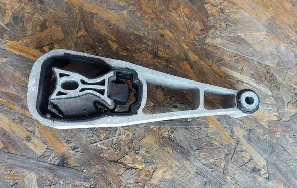 Jaguar E-Pace Engine mount bracket K8D26P082AB