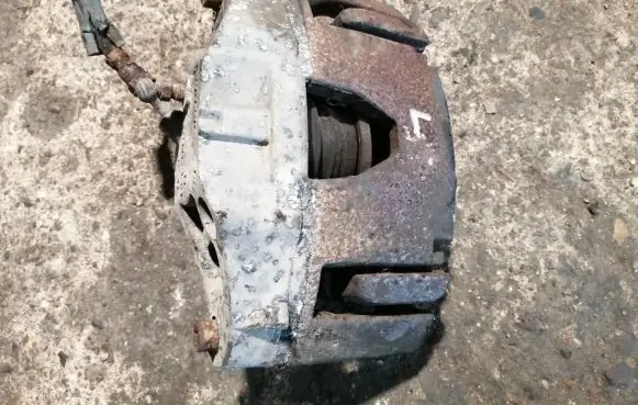Volvo XC90 Front brake caliper
