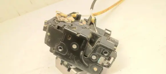 Audi A6 S6 C5 4B Rear door lock 4B0839015G