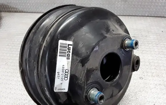 Audi A8 S8 D2 4D Brake booster 4D0612105