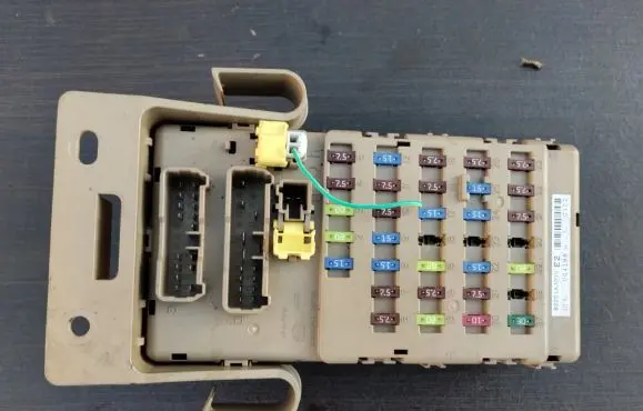 Subaru Outback Fuse module 82201AJ000