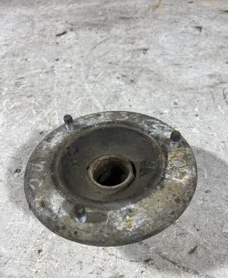 BMW 5 E39 Coil spring mount 