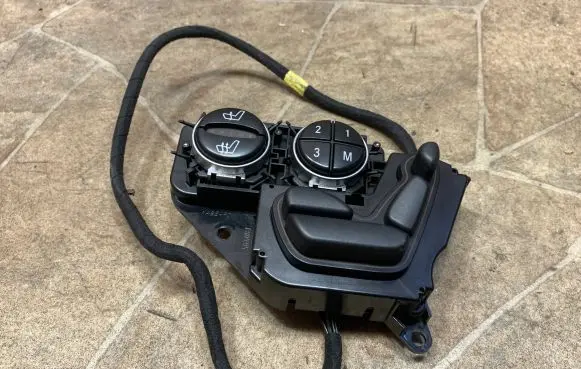 Mercedes-Benz SL R230 Seat control switch A2308211051