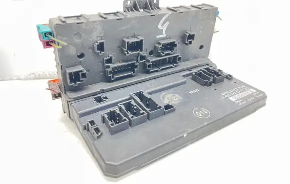 Mercedes-Benz Vito Viano W639 SAM control unit 6395450301
