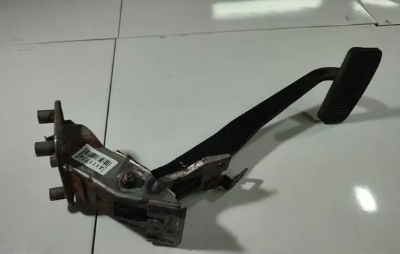 KIA Sorento Brake pedal 