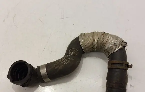 Engine coolant pipe/hose
