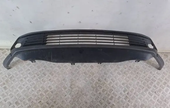 Front bumper lip