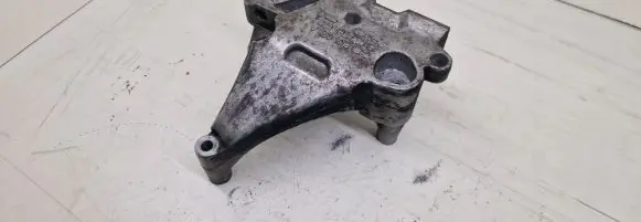 Volkswagen PASSAT B6 Engine mounting bracket 03G199207G V550KTS101