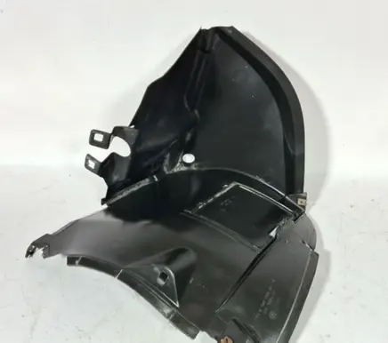 Front wheel arch liner splash guards