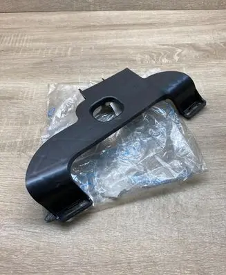 Mercedes-Benz C W204 Front bumper mounting bracket 2048850316