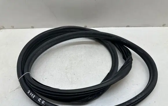 Peugeot 3008 I Rear door rubber seal (on body) 
